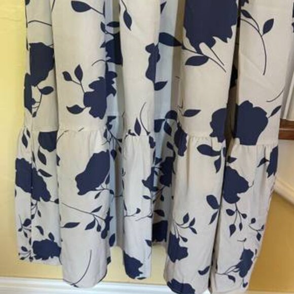 Cute Maxi/Long length Flounce Bottom Dress- size Medium - Picture 3 of 6